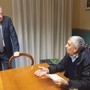 Il sindaco Antonelli (in piedi) e l'assessore Cislaghi