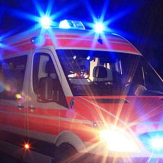 Auto si ribalta dopo l’incidente: due giovani donne ferite sull’Autolaghi