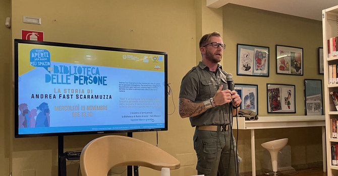 VIDEO. La vita straordinaria di Andrea emoziona Busto. E diventa un abbraccio dedicato anche a mamma Patrizia