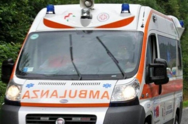 Investito mentre lavora a bordo strada: grave un 63enne Investito mentre lavora a bordo strada: grave un 63enne
