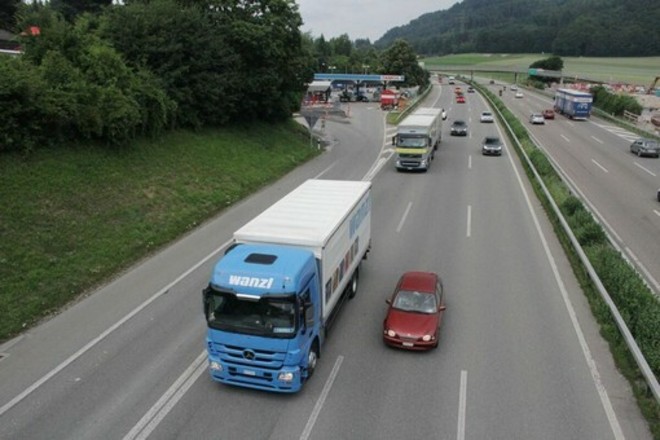 Automobilisti senza vignette autostradali in Svizzera: multe al confine