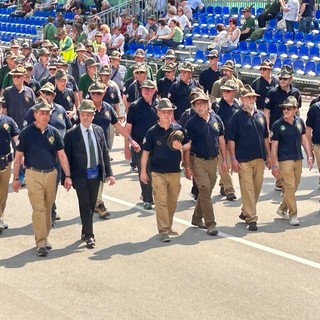 L'adunata dei record per gli alpini, ma l'immagine da brivido è di Busto