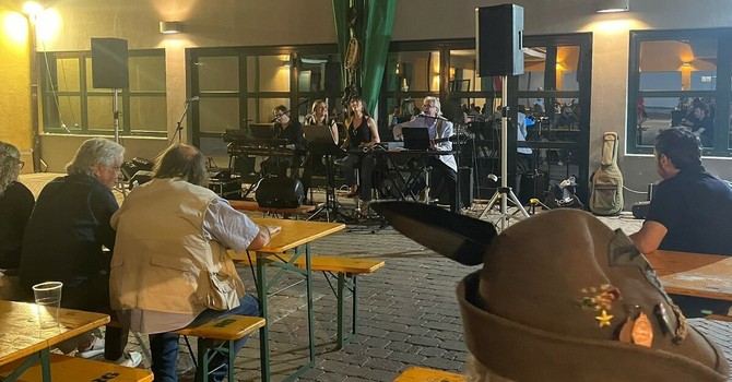 VIDEO. Dai pasti ai senzatetto agli screening gratuiti: Alpini e Croce Rossa fanno festa per aiutare la città