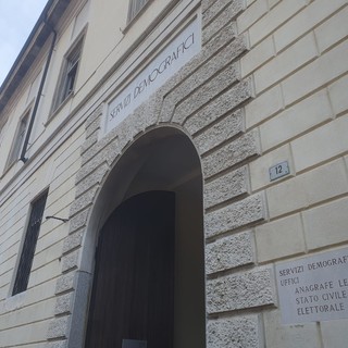 Carta d’identità cartacea non più valida per l’espatrio. Busto pensa a open day per quella elettronica