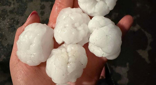 La grandine che ha colpito il Ticino e il Mendrisiotto nelle foto degli utenti dell'App MeteoSwiss proposte da MeteoSvizzera/2 La grandine che ha colpito il Ticino e il Mendrisiotto nelle foto degli utenti dell'App MeteoSwiss proposte da MeteoSvizzera/2