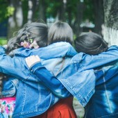 «Cara amica, tu non sei più qui ma sei riuscita a unirci ancora una volta» «Cara amica, tu non sei più qui ma sei riuscita a unirci ancora una volta»