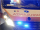 Un'altra notte di incidenti stradali: a Varese feriti due ragazzi, quindicenne in monopattino soccorso a Laveno