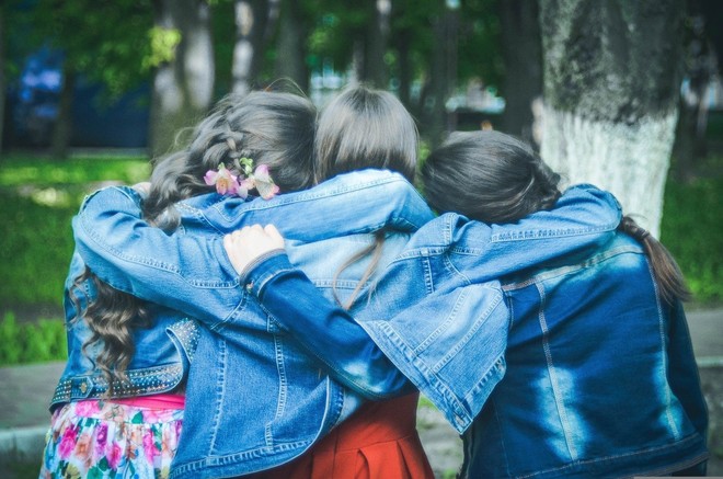 «Cara amica, tu non sei più qui ma sei riuscita a unirci ancora una volta» «Cara amica, tu non sei più qui ma sei riuscita a unirci ancora una volta»