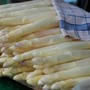 I tipici asparagi bianchi di Cantello