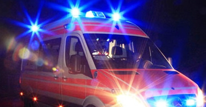 Auto si ribalta dopo l’incidente: due giovani donne ferite sull’Autolaghi Auto si ribalta dopo l’incidente: due giovani donne ferite sull’Autolaghi