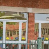 Fondazione Scuole Materne Gallarate: famiglie in presidio davanti ai plessi Fondazione Scuole Materne Gallarate: famiglie in presidio davanti ai plessi