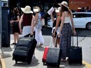 Aeroporti, torna limite 100 ml per bagagli a mano: critiche sui social per la retromarcia Ue