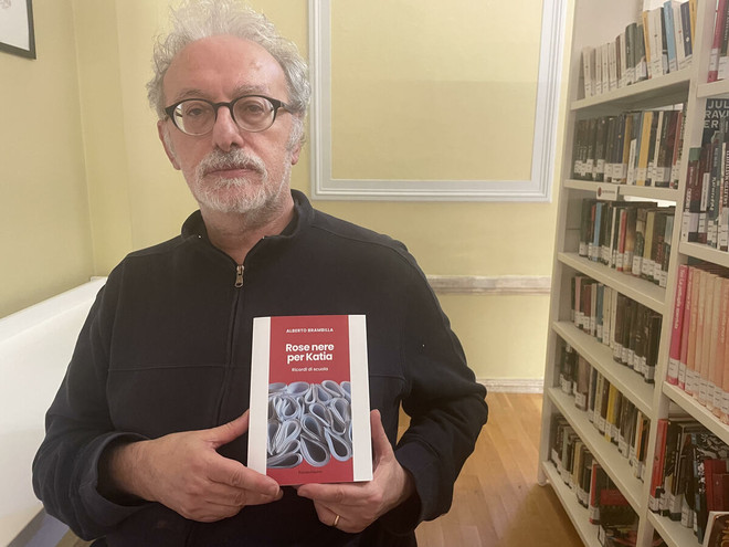 VIDEO. Alberto Brambilla racconta la scuola di oggi nel suo nuovo libro “Rose nere per Katia”