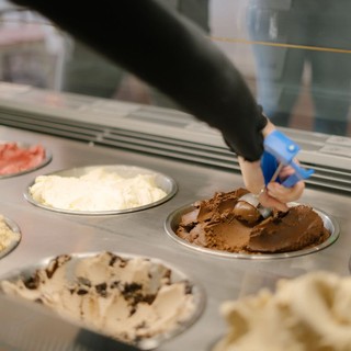 Trasforma la Tua Gelateria: L'Arredo su Misura di Cosentino Arredamenti