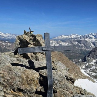 Vandali sul Basodino: devastata la Madonna dell’Aiuto, via croci e libro di vetta