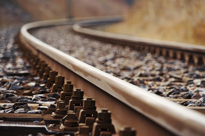 Ragazza di 24 anni travolta e uccisa dal treno sulla Como-Saronno