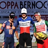Il podio della Bernocchi (Foto dal profilo Facebook ufficiale della Decathlon AG2R La Mondiale Team del vincitore Dorian Godon) Il podio della Bernocchi (Foto dal profilo Facebook ufficiale della Decathlon AG2R La Mondiale Team del vincitore Dorian Godon)