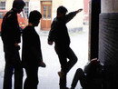 Cairate sotto shock: picchiati un 15enne e un padre intervenuto in sua difesa. Il paese risponde con una fiaccolata Cairate sotto shock: picchiati un 15enne e un padre intervenuto in sua difesa. Il paese risponde con una fiaccolata