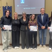 Borse di studio Dolci-Colombo, premiati merito e impegno. L’applauso del Consiglio comunale Borse di studio Dolci-Colombo, premiati merito e impegno. L’applauso del Consiglio comunale