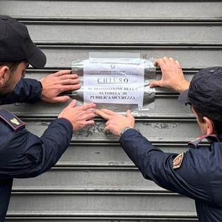 Bar del centro chiuso per 15 giorni: risse, sbronze e minori con l’alcol