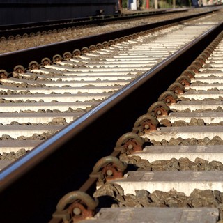 Persona travolta dal treno a Tradate, soccorsi in azione e linea Varese-Milano interrotta