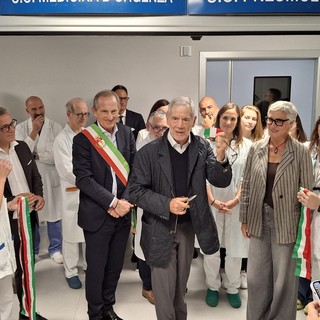 VIDEO. Bertolaso inaugura il secondo piano del Polichirurgico a Busto: «Invertita la tendenza, i medici arrivano»