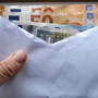 Un semplice gesto d'onestà: trova una busta con 2.800 euro a Germignaga e la consegna ai carabinieri Un semplice gesto d'onestà: trova una busta con 2.800 euro a Germignaga e la consegna ai carabinieri