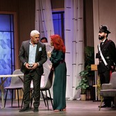 Biagio Izzo travolge il teatro Sociale Cajelli: una commedia brillante sul filo dell’equivoco