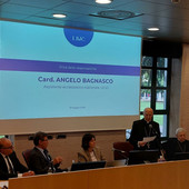 «Il lavoro deve rimettere al centro la persona». Alla Liuc il richiamo del cardinale Bagnasco contro la “società delle solitudini”