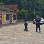 Busto, testato lo “sparalacci” davanti alle telecamere del Tg4. “Avvolto” anche il sindaco