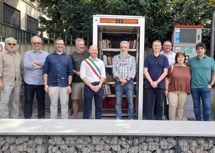 La bibliocabina in piazza Alfredo Di Dio