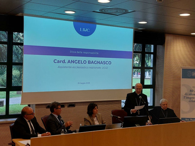 «Il lavoro deve rimettere al centro la persona». Alla Liuc il richiamo del cardinale Bagnasco contro la “società delle solitudini”