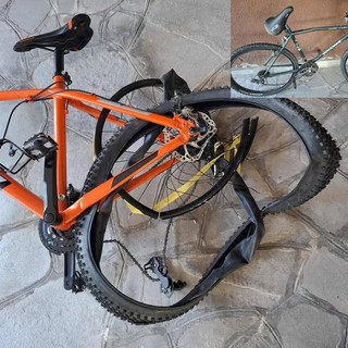 Le due bici coinvolte nell'incidente