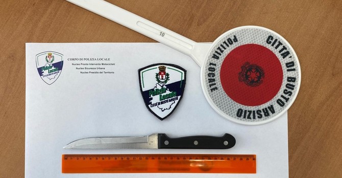 Lite nel centro di Busto, due denunce e sequestrato coltello
