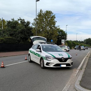 Motorino contro furgone in via Lonate:  diciottenne in ospedale