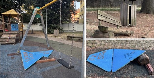 Il parco come appariva ieri, con la "ricostruzione" di una pista sul vialetto e i pezzi mancanti di giochi e panchina