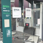 La devastazione provocata dal botto (foto dai gruppi Facebook Fagnano Olona Appuntamenti, Avvisi e Segnalazioni e Anche i fagnanesi nel loro piccolo si incazzano)