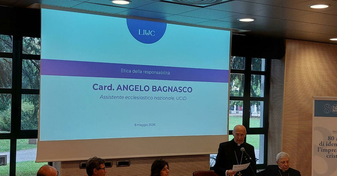 «Il lavoro deve rimettere al centro la persona». Alla Liuc il richiamo del cardinale Bagnasco contro la “società delle solitudini”