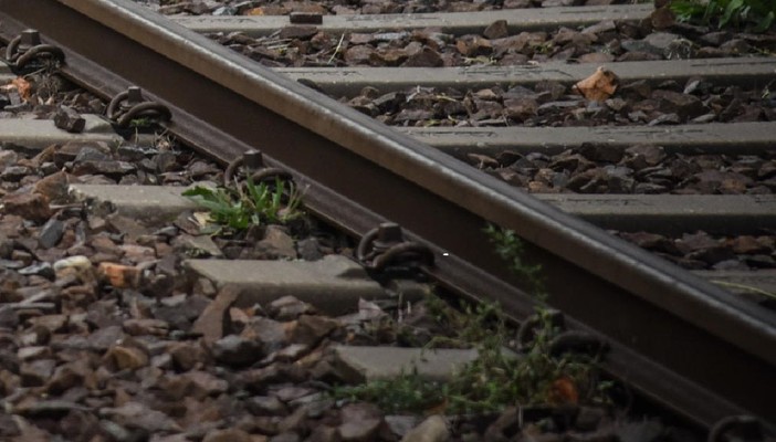 Investito dal treno lungo la Saronno-Milano, muore ragazzo di 19 anni