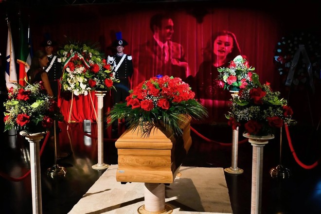 Baudo, aperta la camera ardente al Teatro delle Vittorie