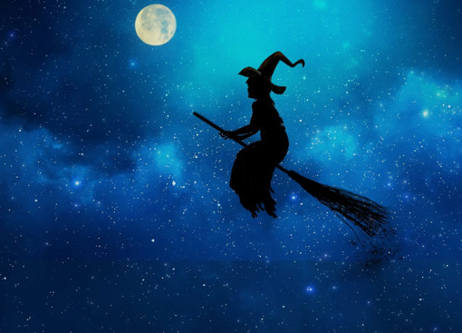 La Befana si prepara a fare le acrobazie in Valle Olona