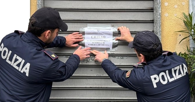 Bar del centro chiuso per 15 giorni: risse, sbronze e minori con l’alcol