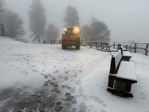 L'immagine di Gianluca Bertoni dal belvedere del Campo dei Fiori nel tardo pomeriggio di oggi, vigilia di Natale