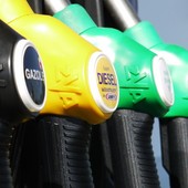Dal caro benzina effetto-valanga sul carrello della spesa. I rincari colpiscono imprese e consumatori del Varesotto