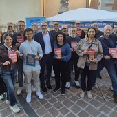 Elezioni, Sergio Crespi e la sua squadra per la prima volta in piazza: «A Busto c’è voglia di cambiamento» Elezioni, Sergio Crespi e la sua squadra per la prima volta in piazza: «A Busto c’è voglia di cambiamento»