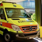 Diciannovenne italiano rischia di annegare in piscina a Lugano: il bagnino gli salva la vita