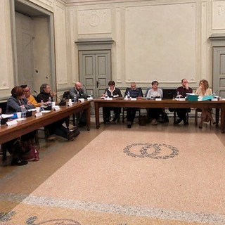 Cimitero di Castellanza, nuove regole e gli anziani potranno "prenotare" la tomba accanto al coniuge. Anche Fido potrà entrare a salutare