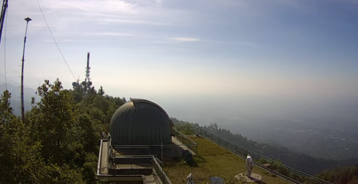 L'osservatorio al Campo dei Fiori visto dalla webcam del Centro Geofisico Prealpino L'osservatorio al Campo dei Fiori visto dalla webcam del Centro Geofisico Prealpino