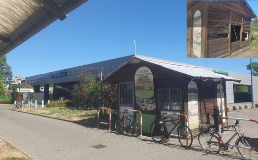 La casetta vicino alla stazione e un particolare del degrado