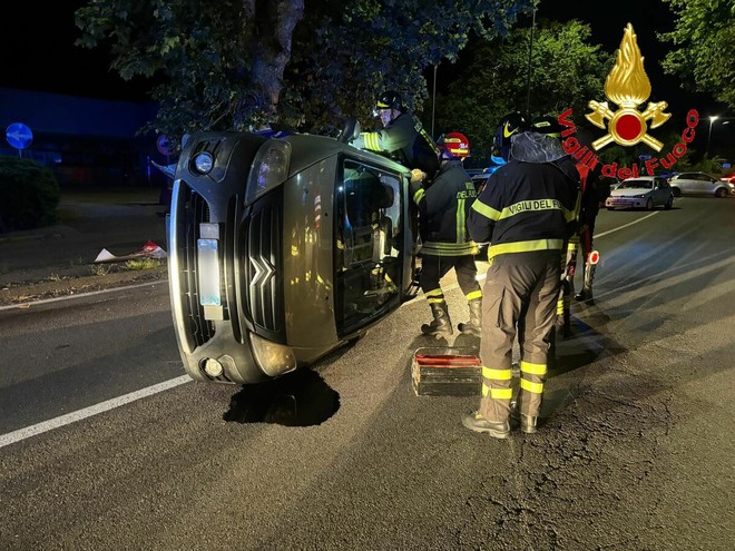 Il ribaltamento della scorsa notte a Cittiglio